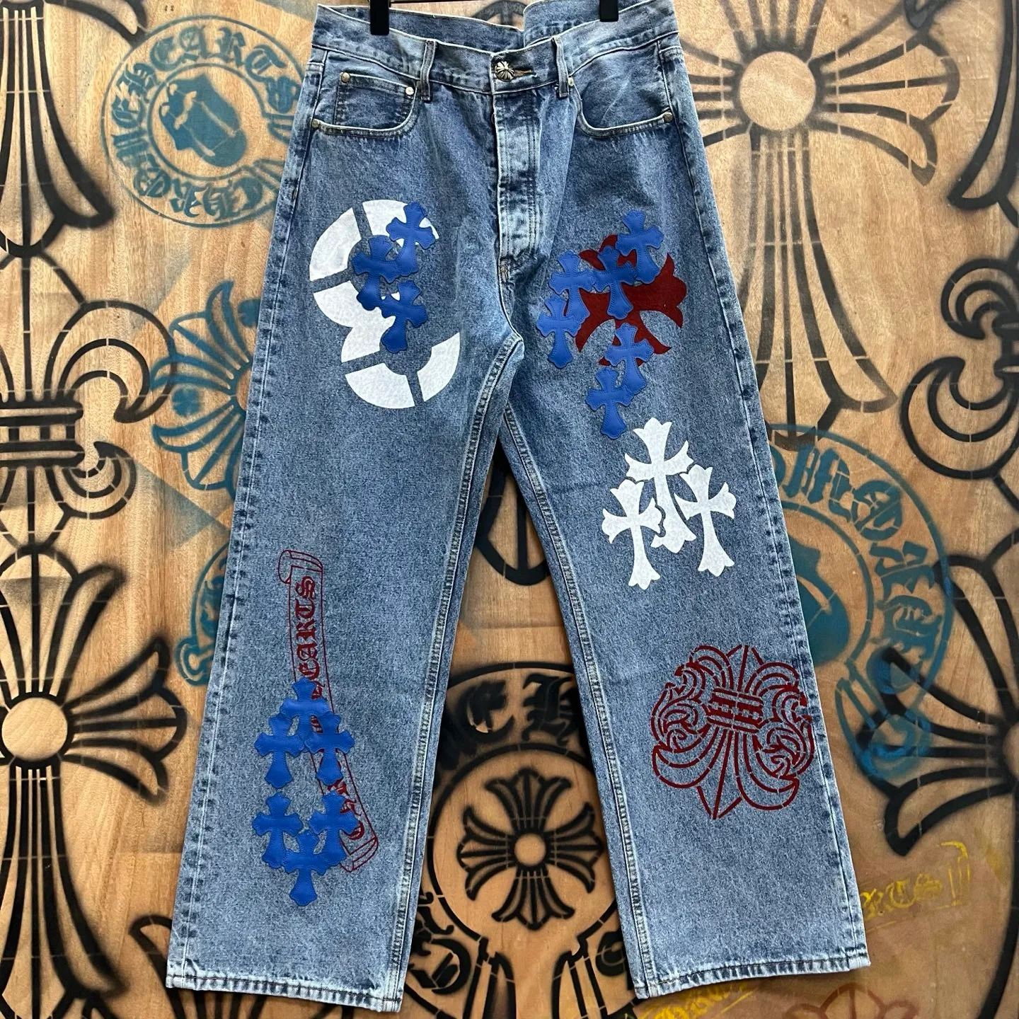 P610 Chrome Hearts Limited Series New City Limited Jeans Chrome Hearts City Limited Jeans vintage levis American made 501 505 517 base remake Levi's American 501 base imported sheepskin 925 silver remake Customers provide waist and pants length or height and weight. The studio will select the most suitable base for you to remake. There are many people doing remakes in the market. Don't belittle or comment. The difference is visible to the naked eye. See and compare for yourself #CHROME HEARTS Unisex style